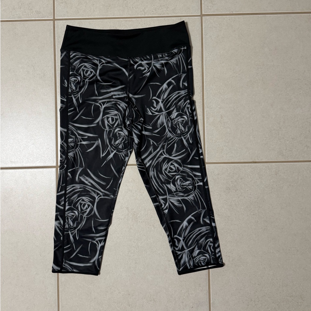 Champion Black and White Powertrain floral capri Leggings